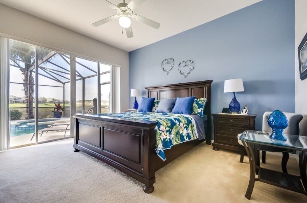 Fantastic Lake Front 5 Bedroom Villa by Redawning