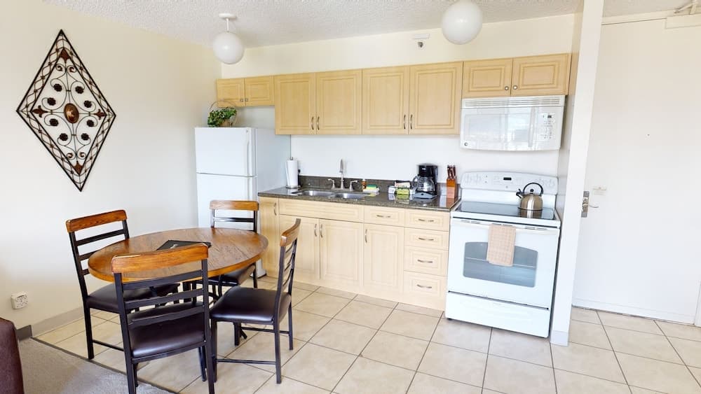 Updated 22nd Floor Waikiki Condo - Free parking & WiFi - Ideal for large family! by Koko Resort Vacation Rentals
