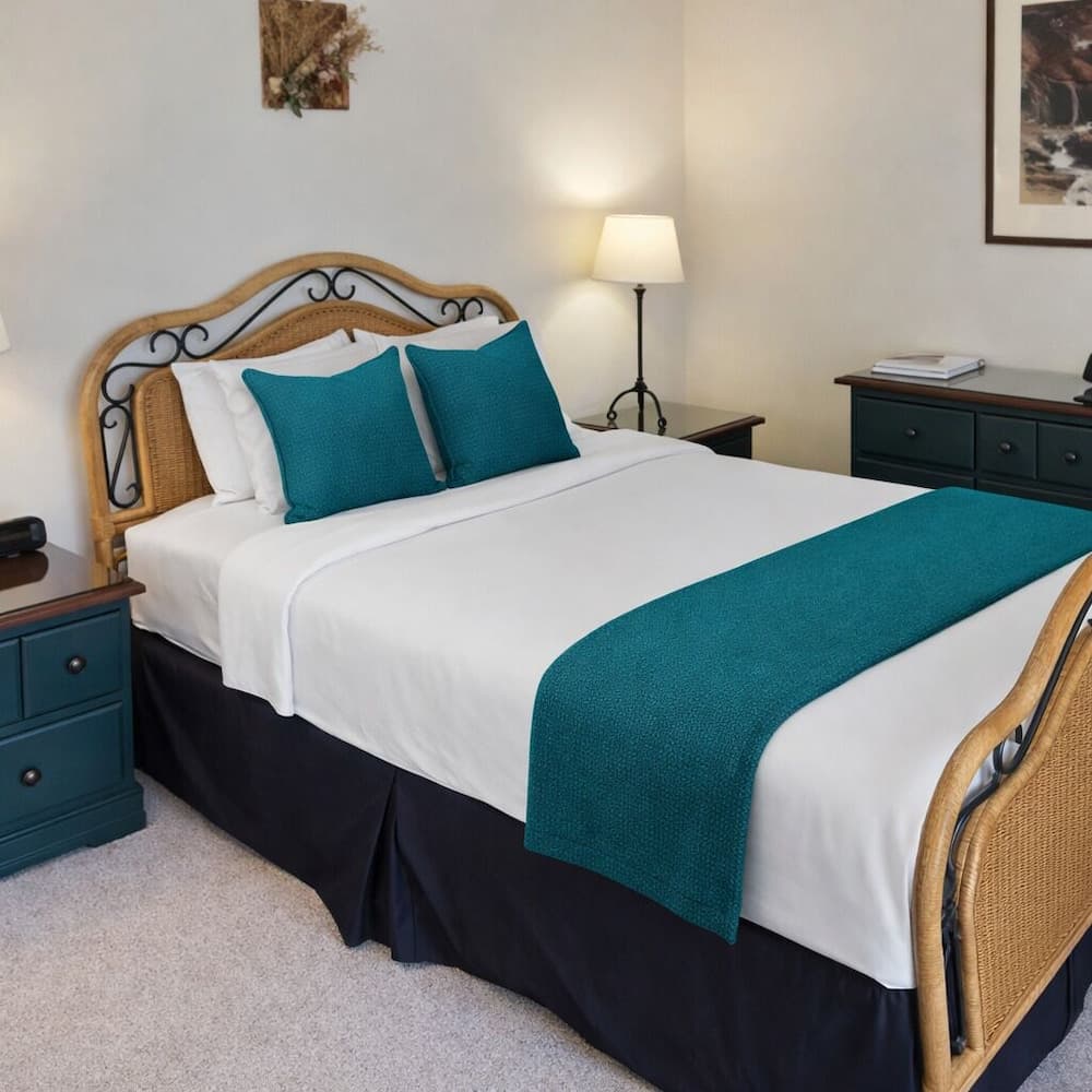 Open Floor 71 Vantage Family Condo by RedAwning