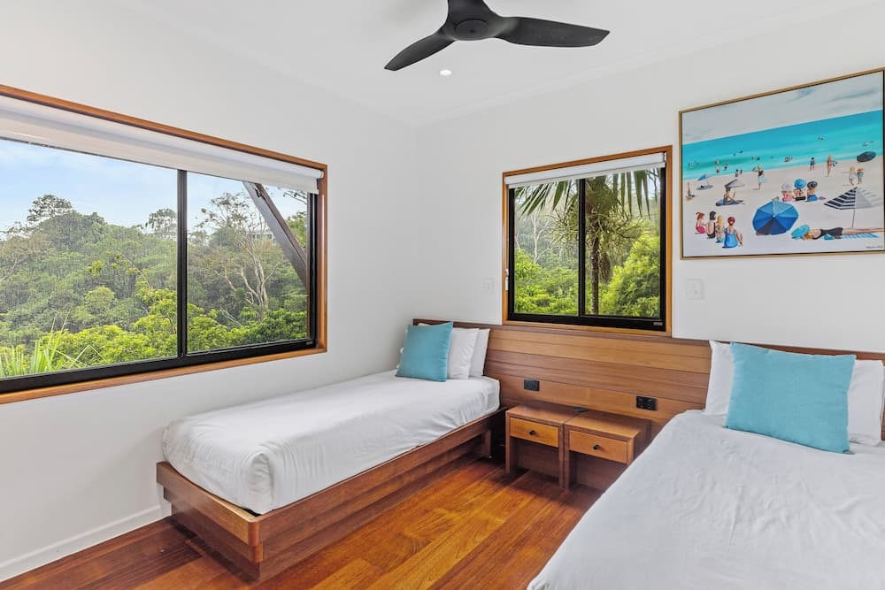 Iluka Luxury House With Ocean Views On Half Acre With Pool And Two Golf Buggies