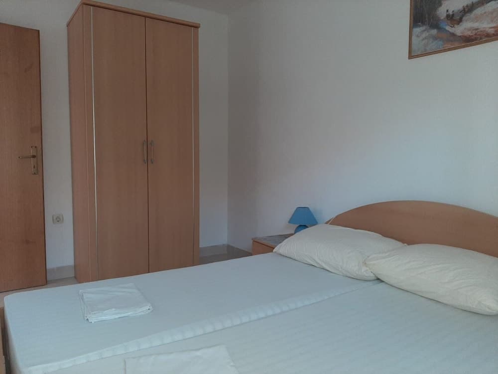 Comfortable Holiday Home in Okrug Gornji