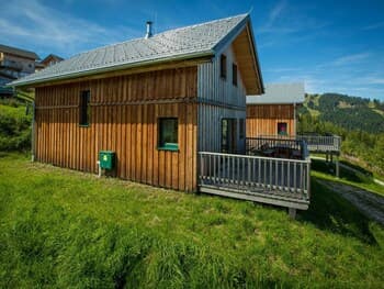Wonderful Chalet in Klippitztörl with Hot Tub & Sauna