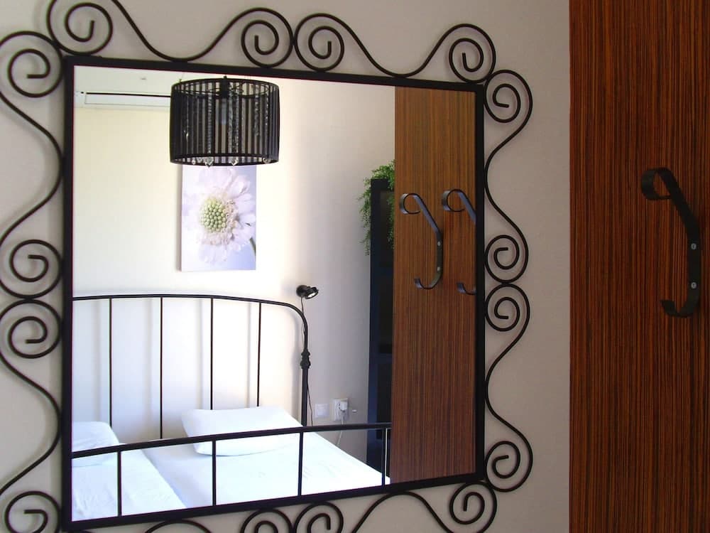 Beautiful, Modern, Luxuriously Villa, Private Swimming Pool 8 p NW Coast, Crete