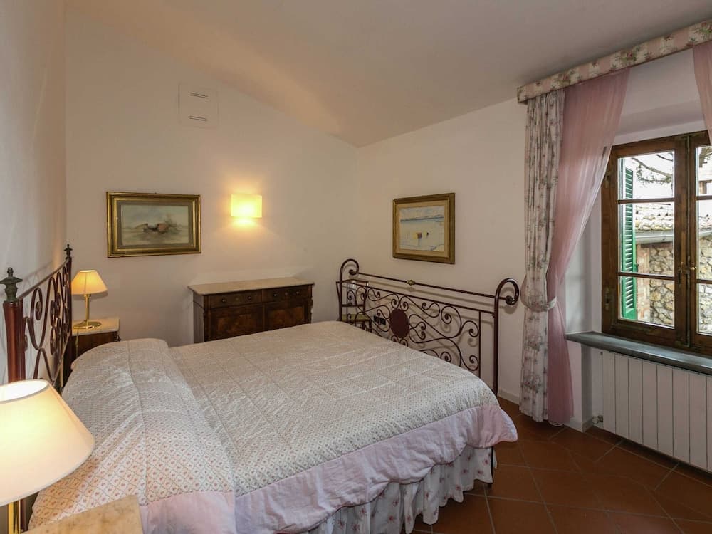 Villa in Siena With Pool and Tuscan Views