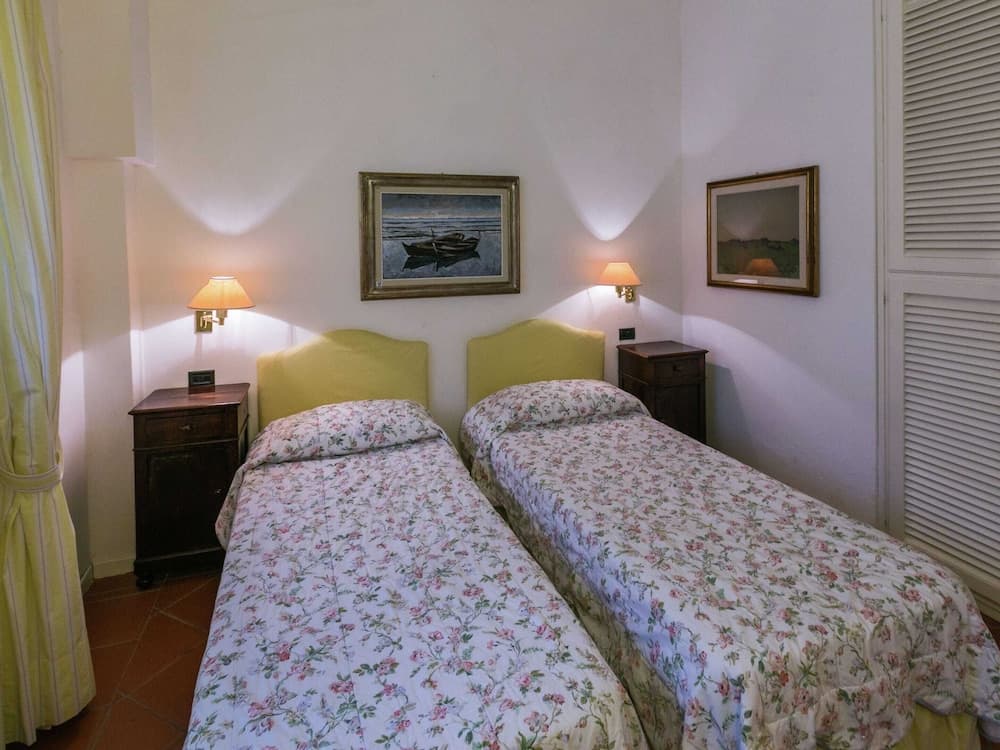 Villa in Siena With Pool and Tuscan Views