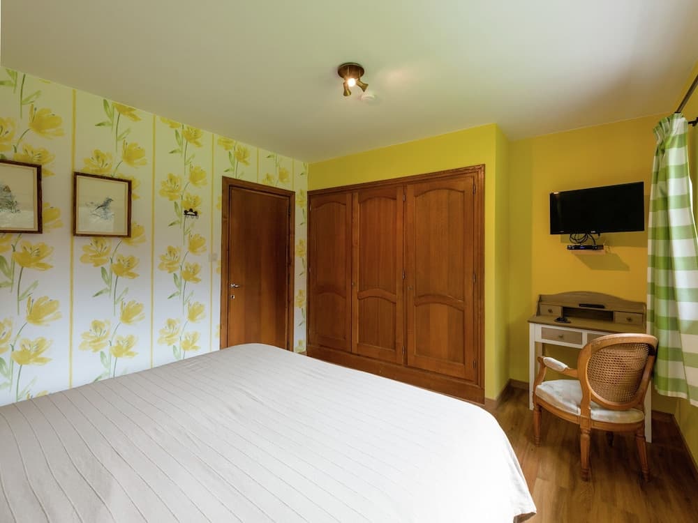 Tenneville Villa With Sauna