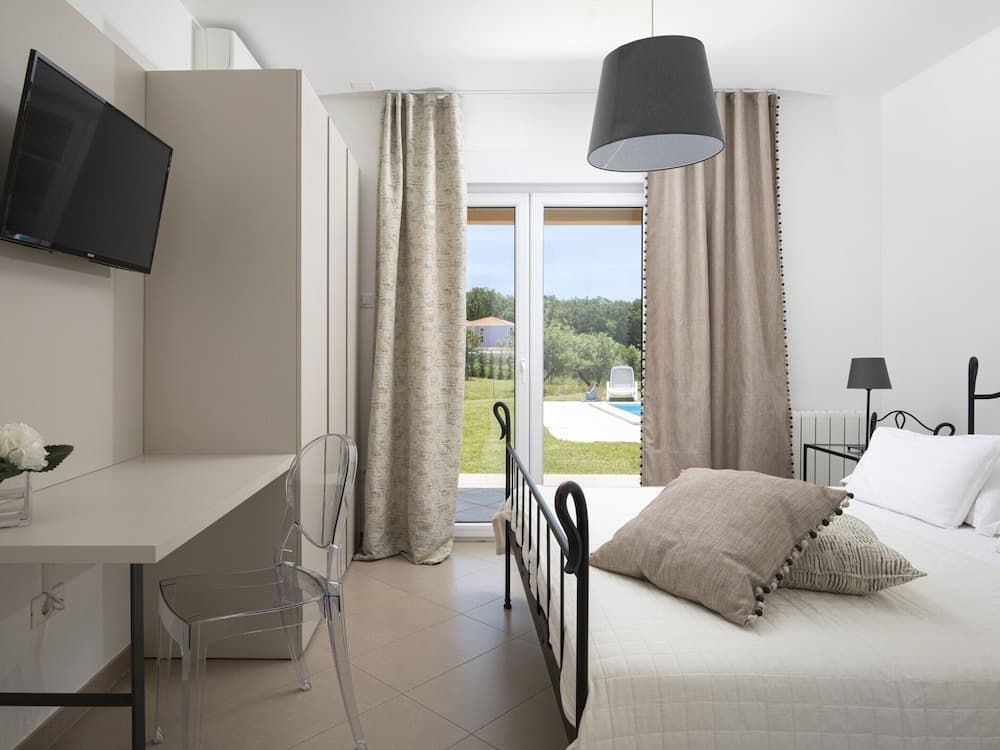 Villa in Sorici With Private Pool