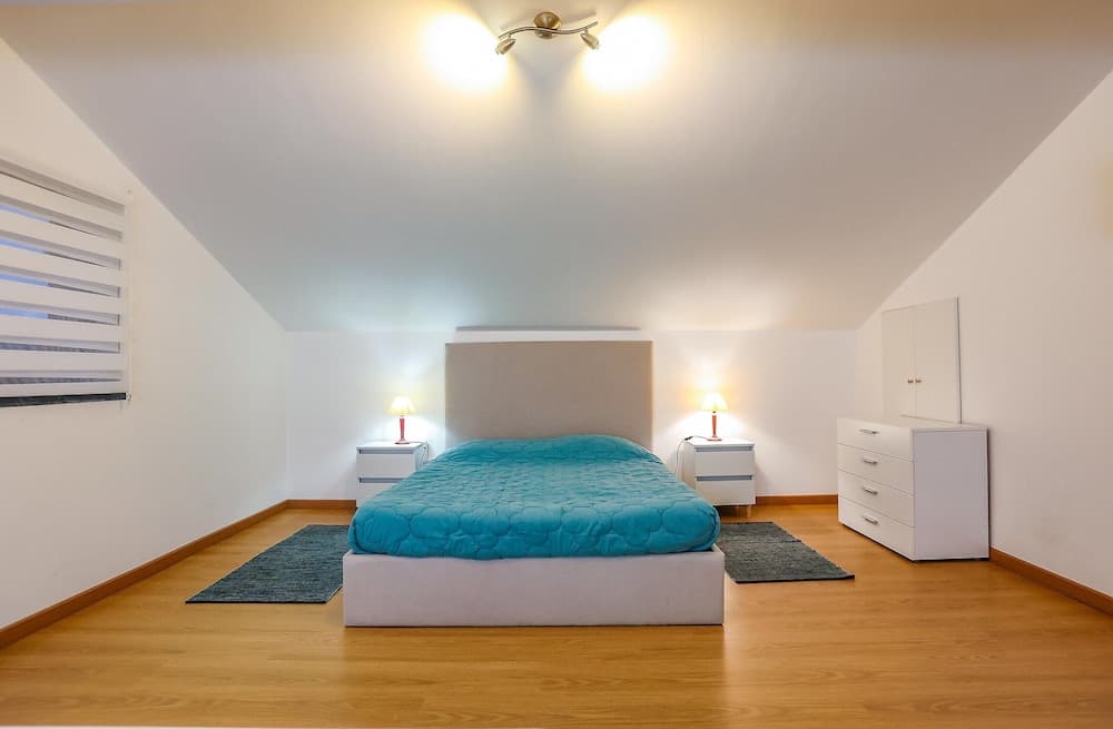 Carcavelos Villa With Pool