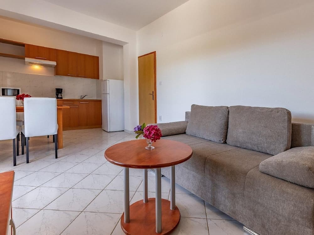 Alluring Apartment in Banjole near Beach & Island