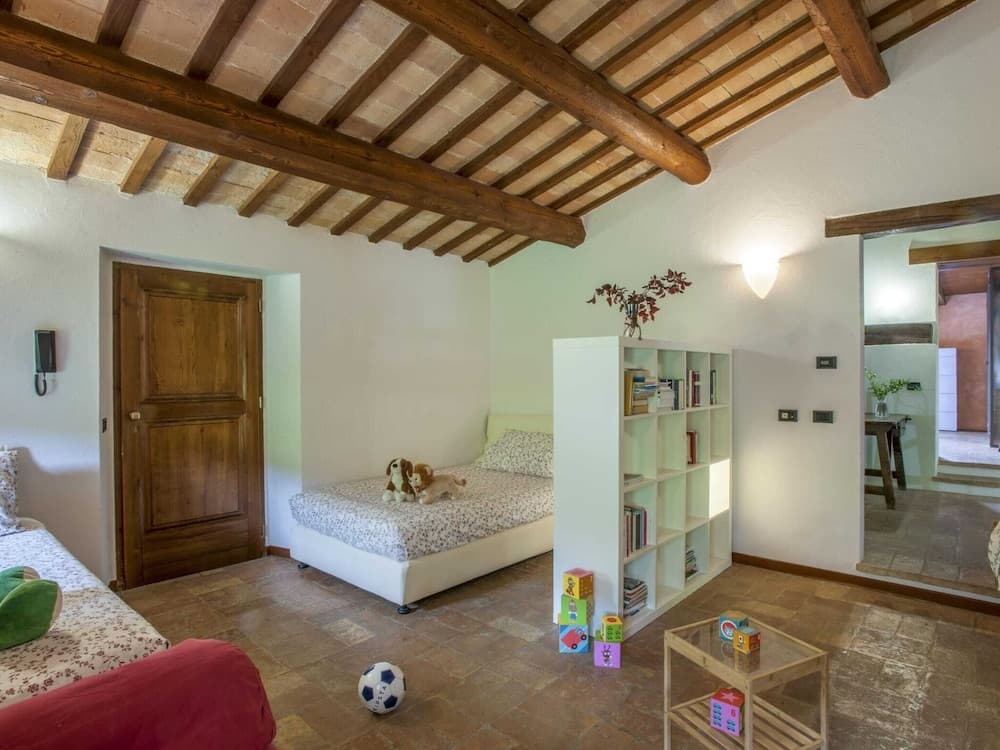 Marche Villa Close Culture