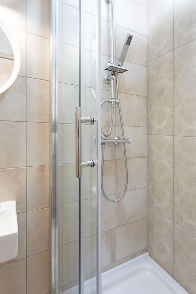 Newly Refurbished Studio Near City Center