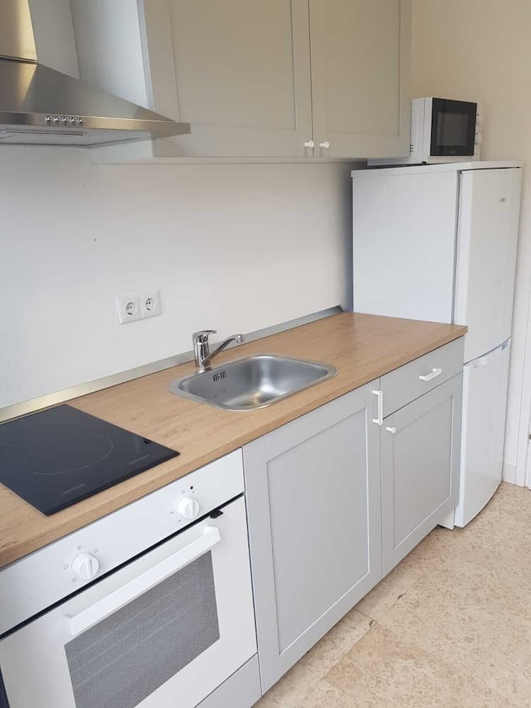 Bright and Cozy Studio Near City Center