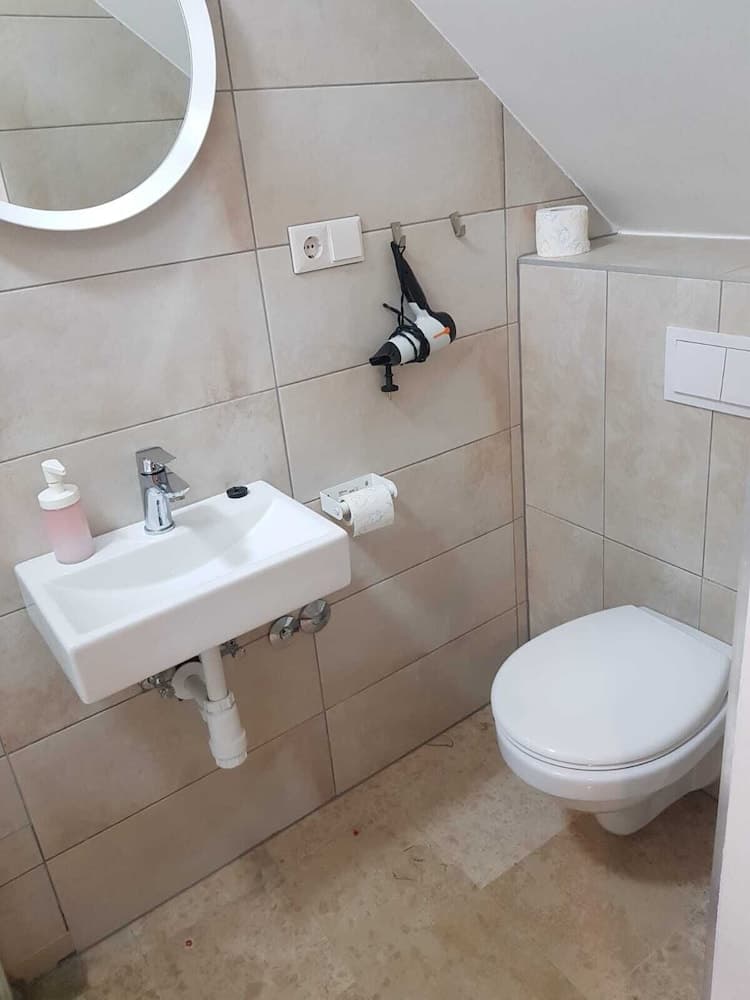 Bright and Cozy Studio Near City Center