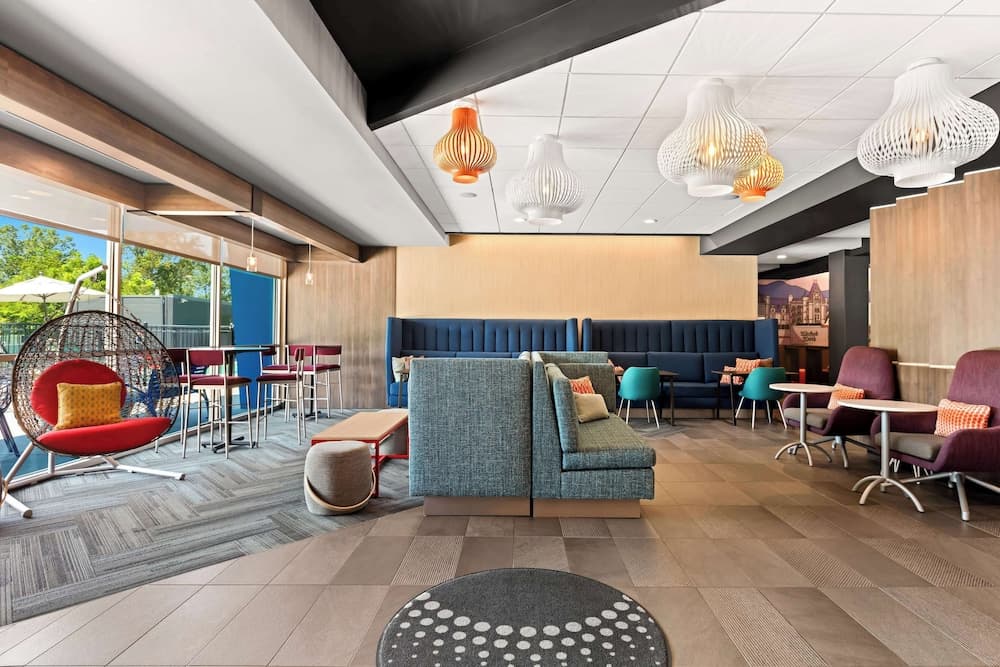 Tru by Hilton Asheville Blue Ridge Parkway