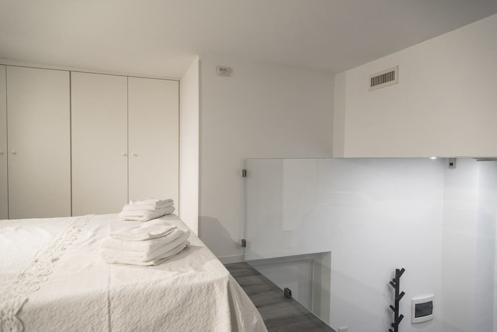 Contemporary 2 Bedroom Flat near University