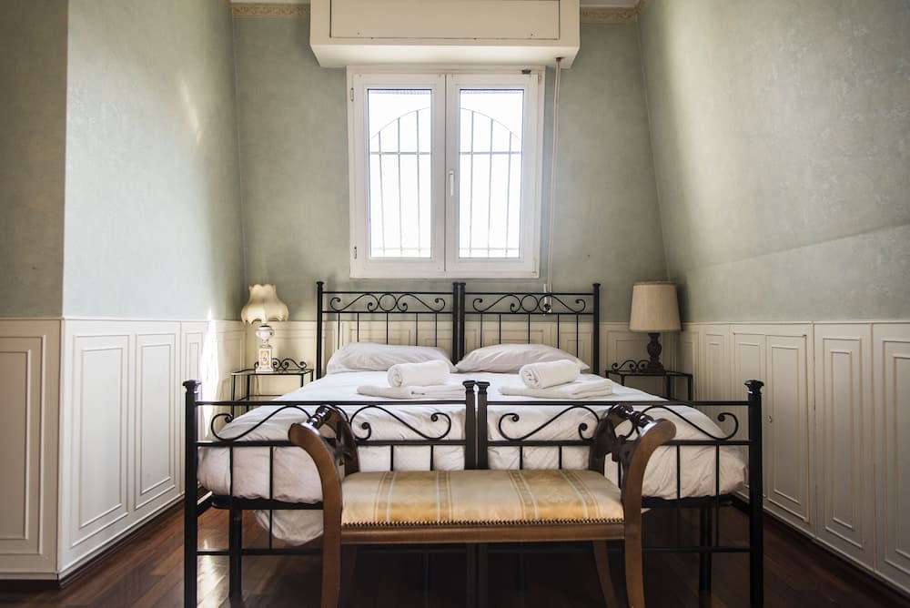 Bright Terrace Apartment in University District