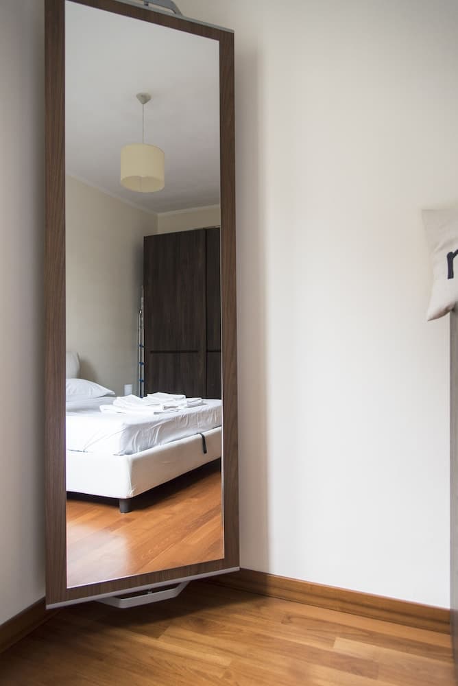 2 Bedrooms Flat with Parking near Metro Stop