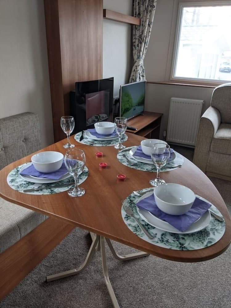 Caravan Nearby Hastings, Coghurst Hall Park