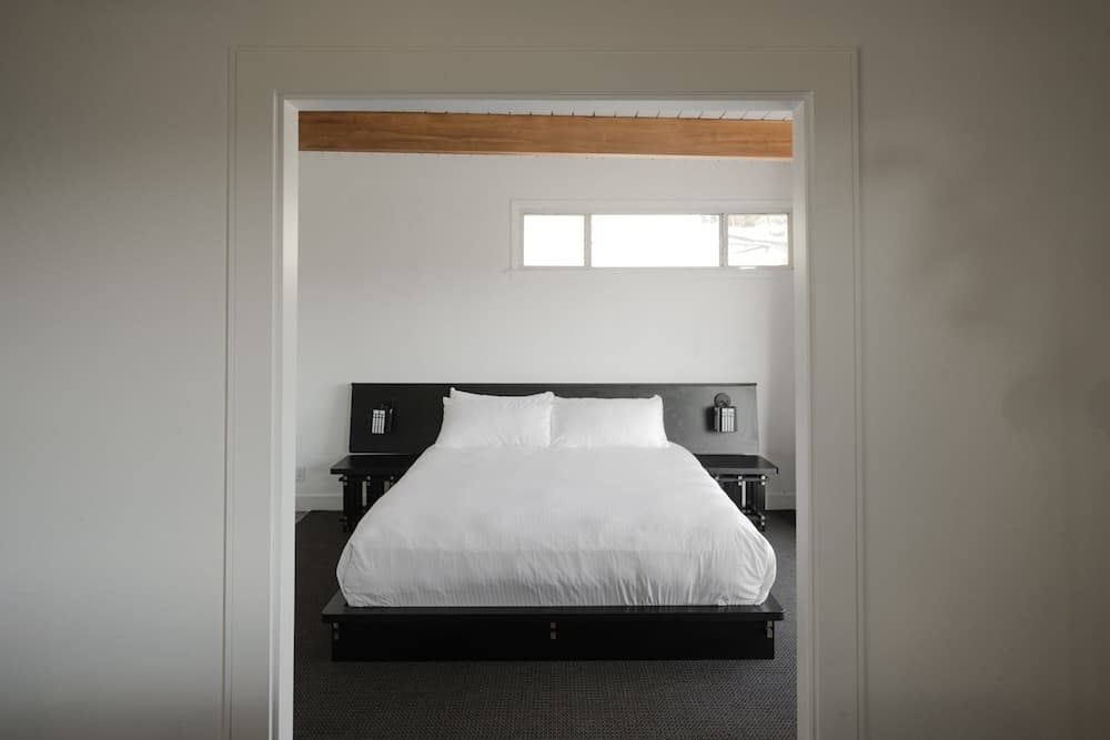 Hollywood Hills Hotel