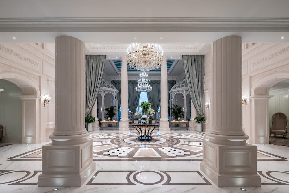 Lvcheng Taohuayuan Huanglong Hotel