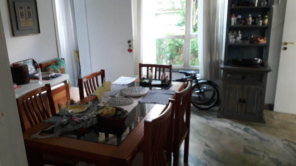 Confortable Suite in a Cozy House Excelent Location and Transport Acess