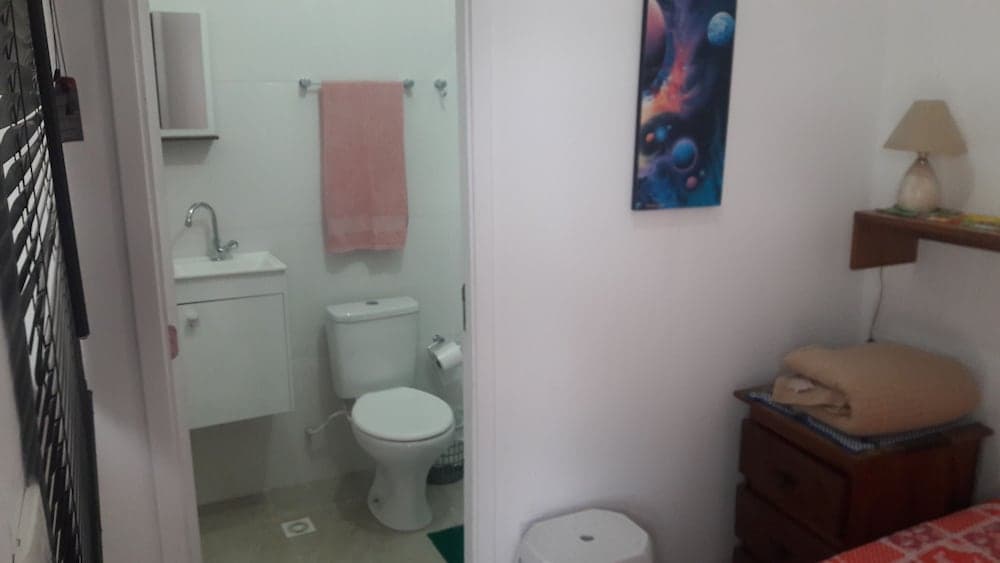 Confortable Suite in a Cozy House Excelent Location and Transport Acess