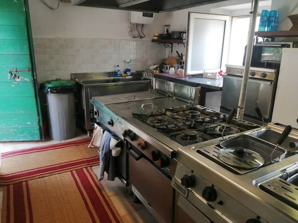 Double Twin Room Private Bathroom for Swimming Pool use