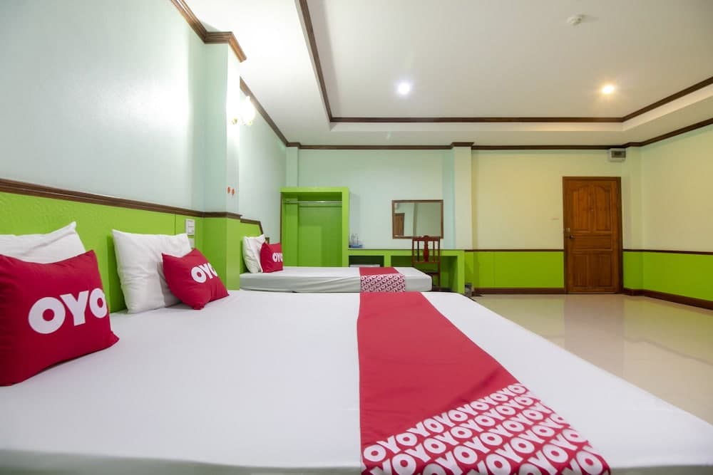 OYO 75334 Train Hotel