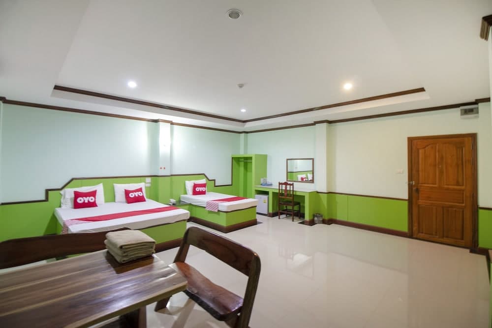 OYO 75334 Train Hotel