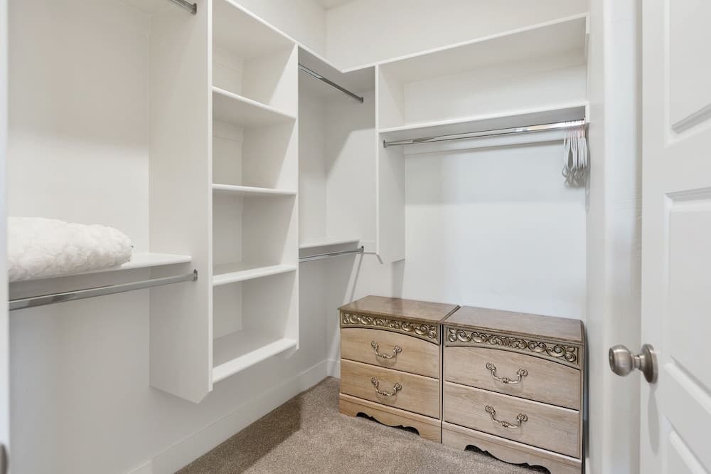 Rock Canyon Oasis 4 Bedroom Home by RedAwning