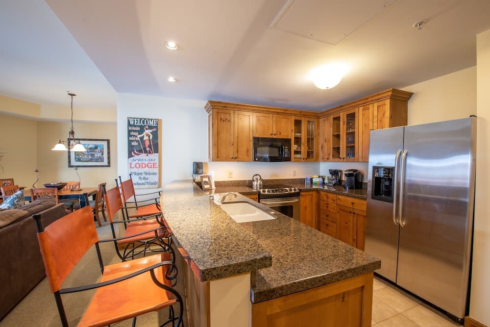 Comfortable 1 Bedroom Slopeside Condo - No Cleaning Fee! by RedAwning