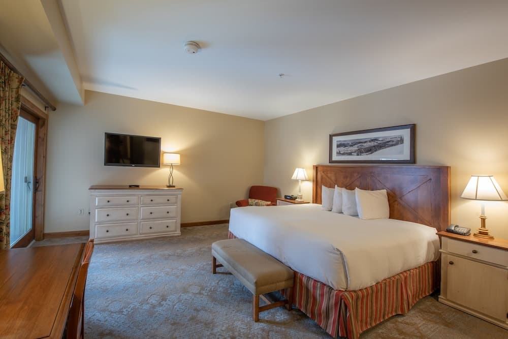 Spacious 2 Bedroom Unit In Mountaineer Square Condo - No Cleaning Fee! by RedAwning