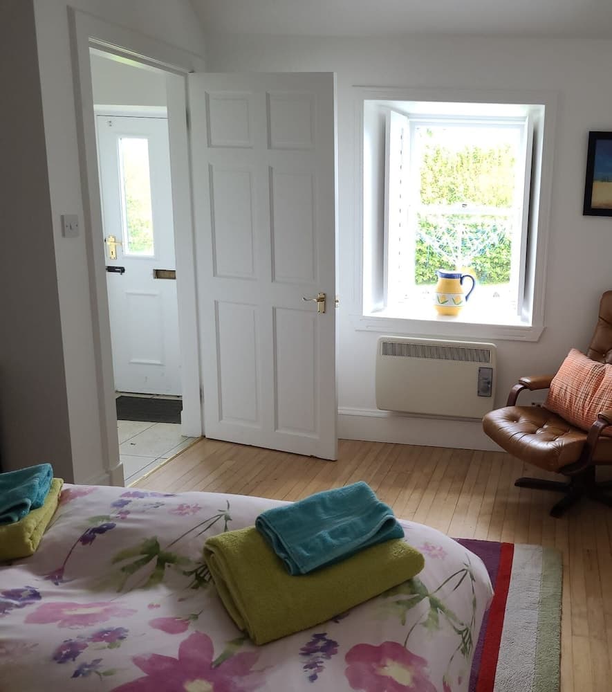 Quaint and Quirky Coastal Cottage Islay