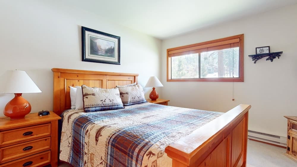 Rainbow Villas 1 Charming Boutique complex, Dual Master Suites, Forest Mountain Views by RedAwning