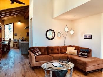 Rainbow Villas 1 Charming Boutique Complex, Dual Master Suites, Forest Mountain Views by Redawning