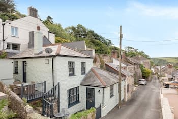 Cosy Cornish Cottage By The Sea and Local Pub