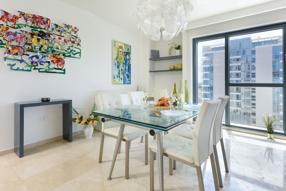 Deluxe 2 Bedroom Apartment in Herzylia