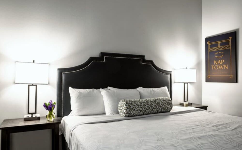 Modern Apartment | Close To Everything | CozySuites