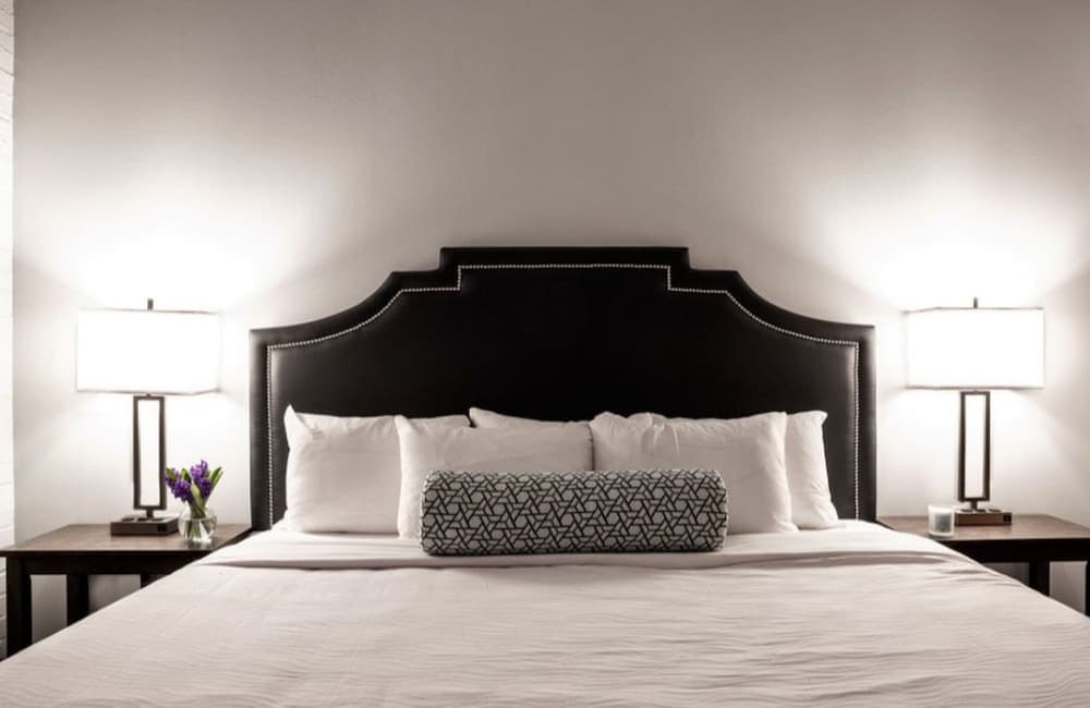 BOLD 2BR/2BA In The Block Apartment by CozySuites