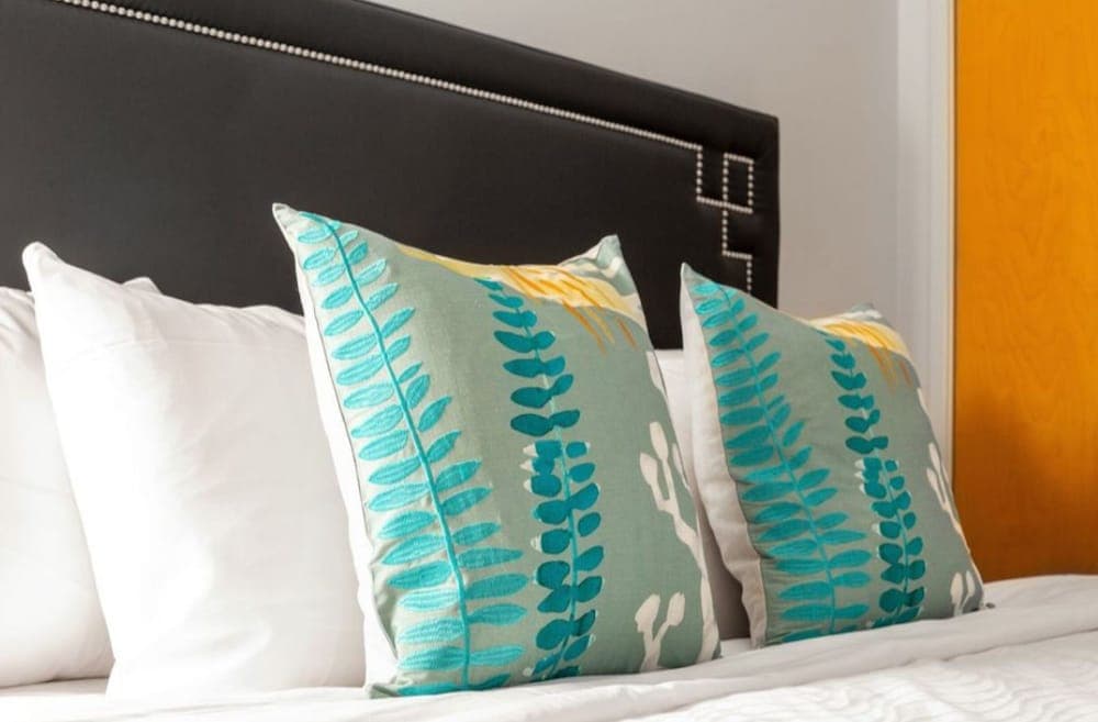 Beautiful 2BR 2BA In The Block by CozySuites