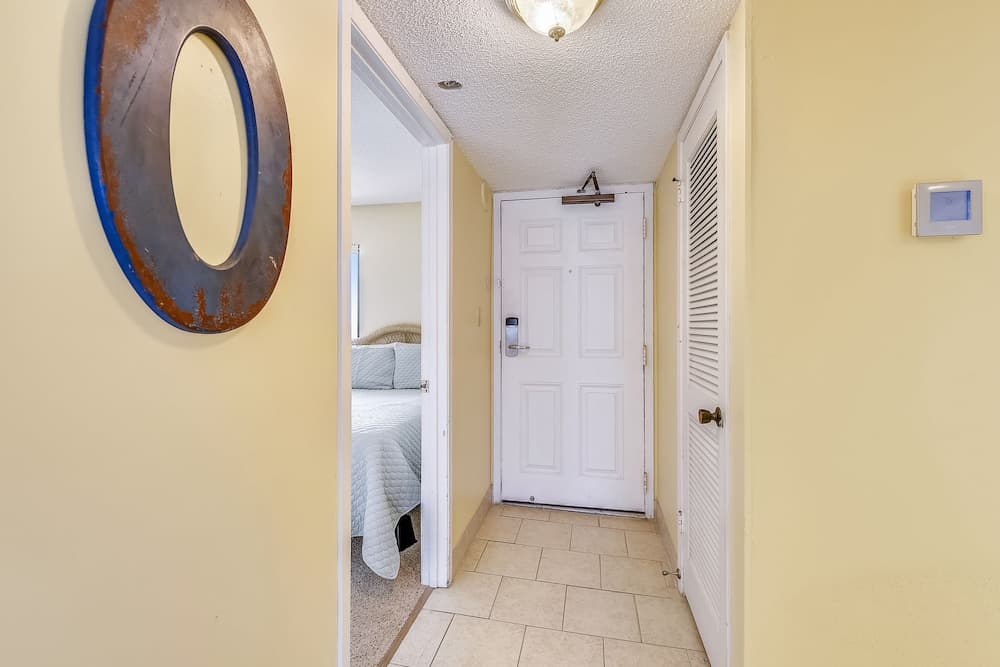 Commodore Resort by Book That Condo