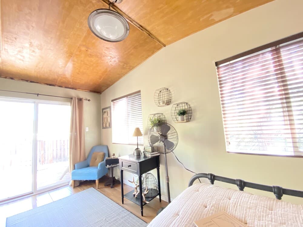 The Roca Getaway 2 Bedroom Cabin by Redawning