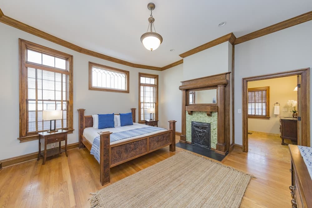 Have a Huge Family Reunion at Trendy 12 South Area