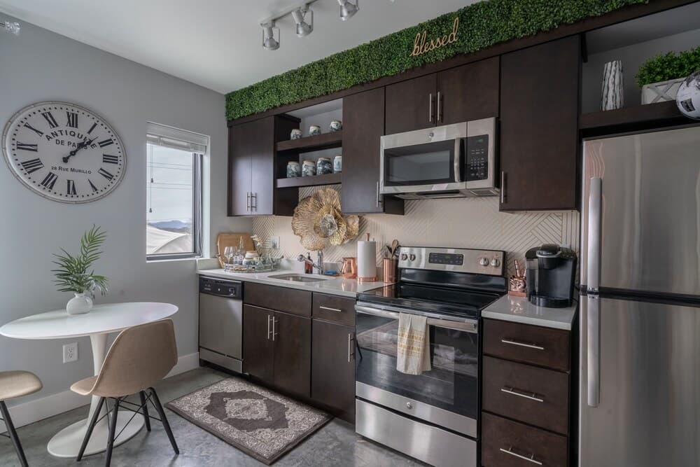 Chic Parisian Studio w/Amazing Rooftop 10Min Dtwn