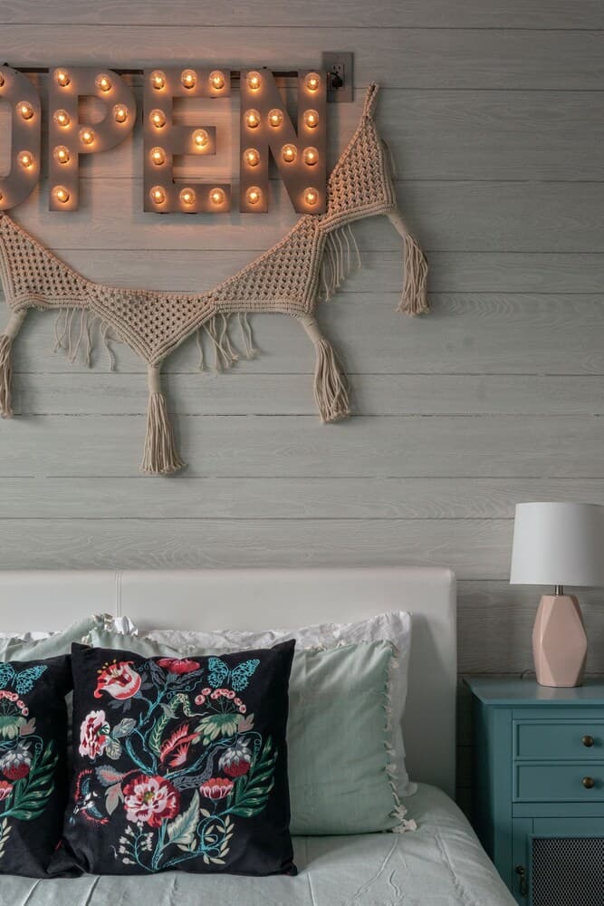 Vibrant Studio with a Deck Patio in West Nashville