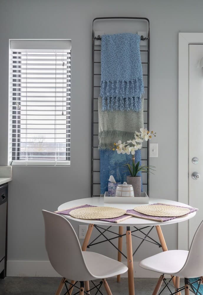 Vibrant Studio with a Deck Patio in West Nashville