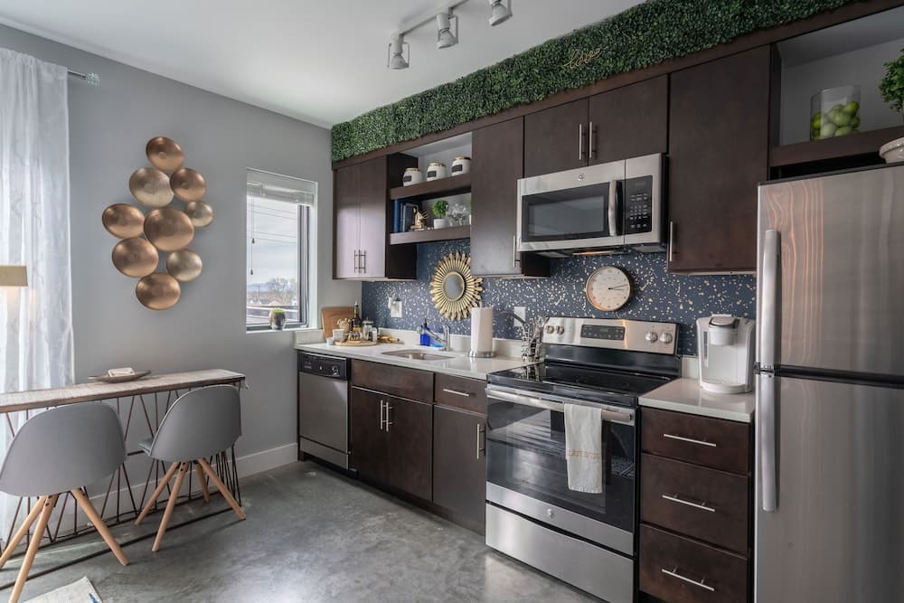 Romantic Studio Getaway with Rooftop Deck