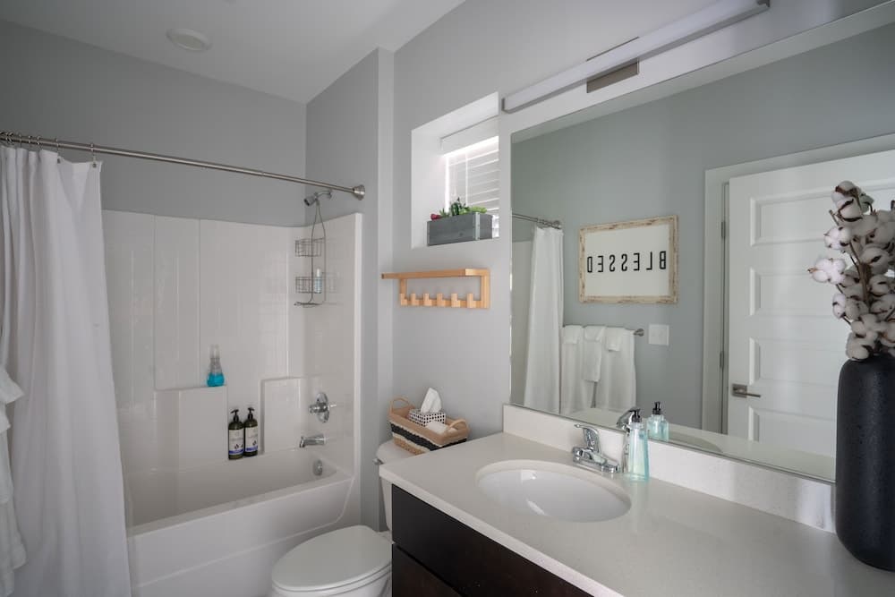 Rustic Luxe Studio Apartment with Rooftop Deck