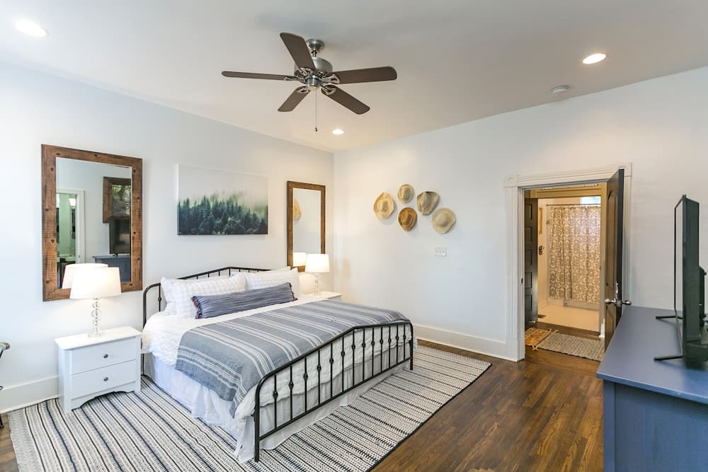 Gorgeous Home 7 Min to Dtwn + Walk to The Pharmacy