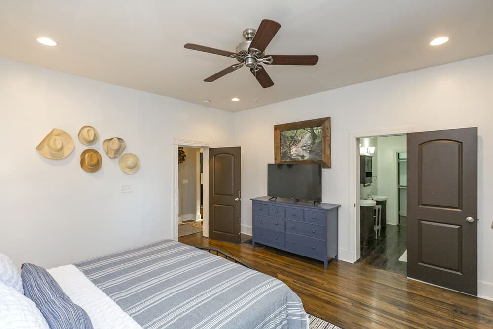 Gorgeous Home 7 Min to Dtwn + Walk to The Pharmacy